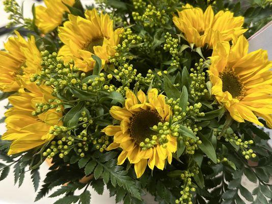 Amazing! This is the Sunflower Madness arrangement on their website. A beautiful recreation.