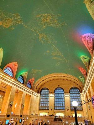 Enjoying holiday drinks under celestial 1913 Beaux Arts GCT ceilings. Safe travels! - 12/27/2021