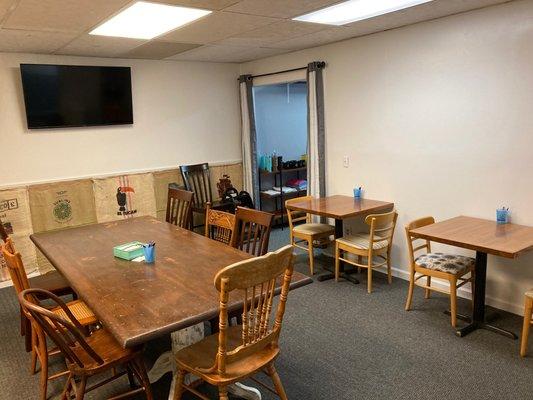 The Meeting Place: a special room for larger Burr groups. There is also a kid's corner on the other side of the large table.