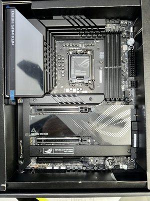 ASUS z790 Maximus Hero for new build. Please stay behind the velvet ropes!