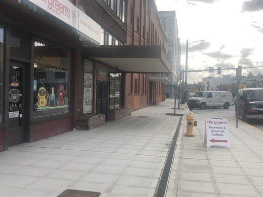 Rucker Avenue looking south toward Hewitt, with Bargreens coffee co on left