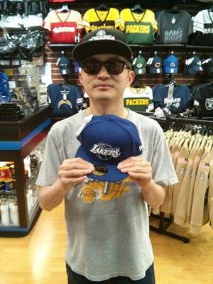 With a Los Angeles Lakers hat with Dodgers Color. 10-7-19 and ask for Cameron. He will take care of you!!!