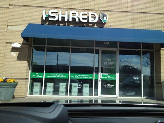 Store front for I-Shred a secure document shredding service.