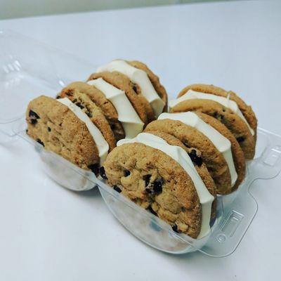 Custard cookie sandwich 6 packs!