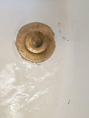 Sloppy and messed up around the tub drain.
Do NOT choose Professional Refinishing in New Orleans area!