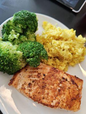 This salmon entree was delicious.  The salmon and broccoli were seasoned just right.  Salmon was moist and deelish.