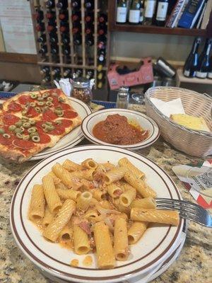 Rigatoni alla vodka with ground sausage added and a side of meatballs. Both of them are so good!! The pizza is delicious.