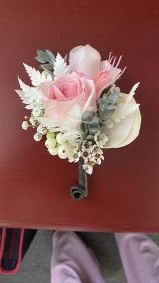 The groom's boutonnière