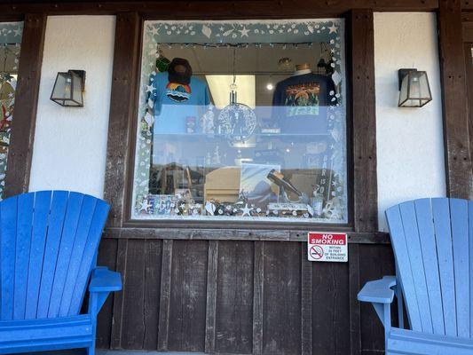 Enticing window displays @ Dueber's/Shoreline gift shop.