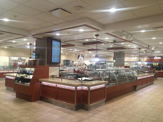 Cafeteria at 8:00 on a Saturday day, very quiet. Serves lots of nice breakfast options- hot, cold.