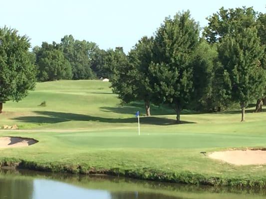 Short par 3 in front nine.