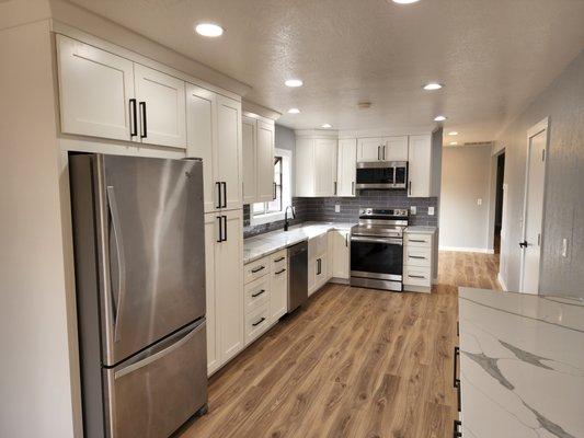 New Kitchen, new appliances, 36" uppers.
Quartz countertops, subway tile.
Boise, ID