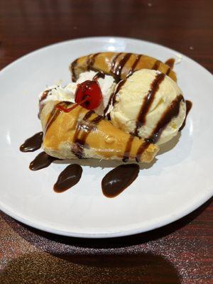 Banana Bollen w/ homemade jackfruit ice cream