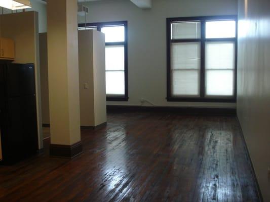 2 bdrm loft $925 a month