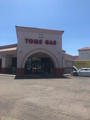 Entrance to Tom's Gas