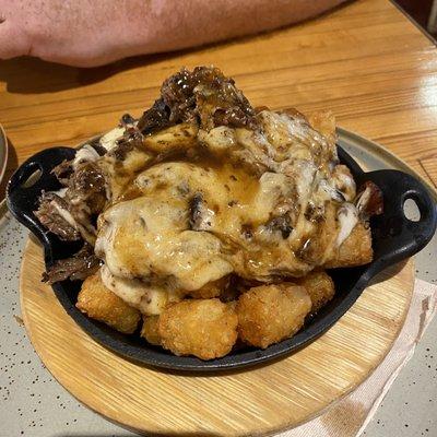 Tater tot roast beef poutine