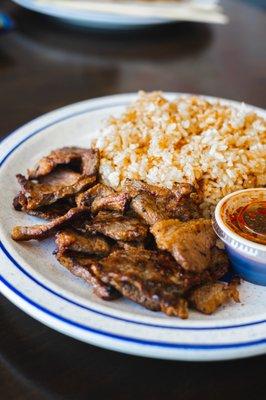 Beef Bowl
Beef & Japanese BBQ sauce , white sauce and Fried rice.