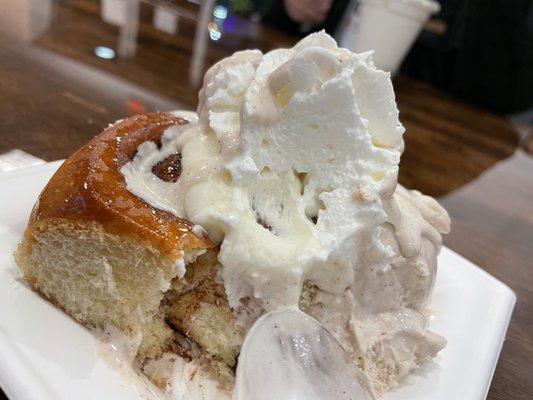 Cinnamon Bun sundae with HOTTIE flavored ice cream.  (Cinnamon and cayenne)