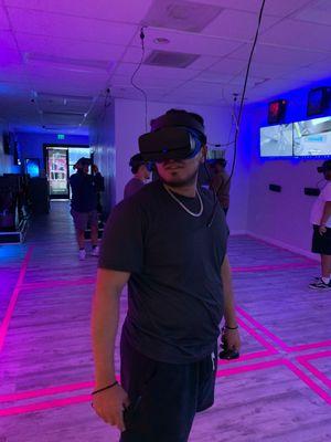 Exploring VR world 
#vr #escaperoom #arcade #northridge #sfvalley #funwithkids #vrroom #vrexperience #Teambuilding #teamoutting #videogames