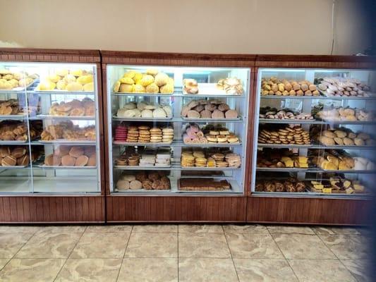 Great FULL selection of Pan DULCE!