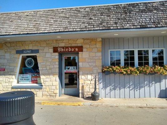 Front of Shell gas station, not street posting sign.