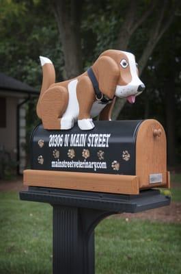 What a cool looking mailbox!