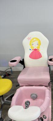 Pedicure chair for kids.