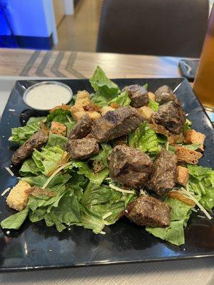 Presentation and size of steak salad