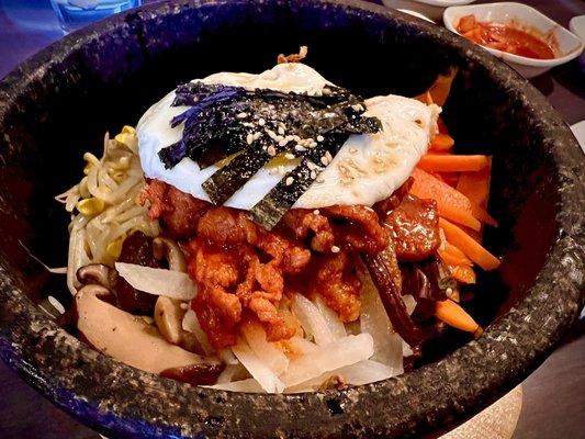 017. Sizzling Bibimbop w/Spicy Pork