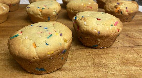 OMG These birthday cake cookies are fantasic!