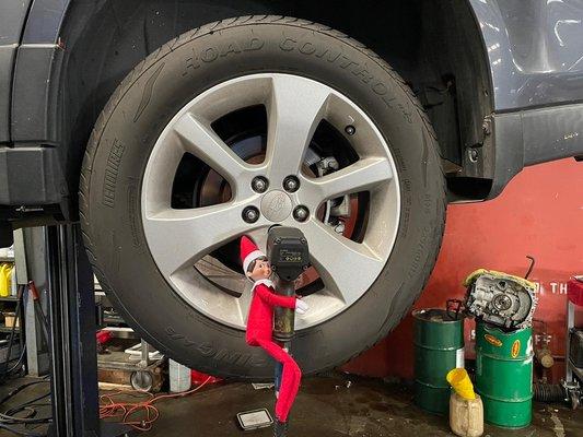 Our #elfontheshelf Sparky helping out!