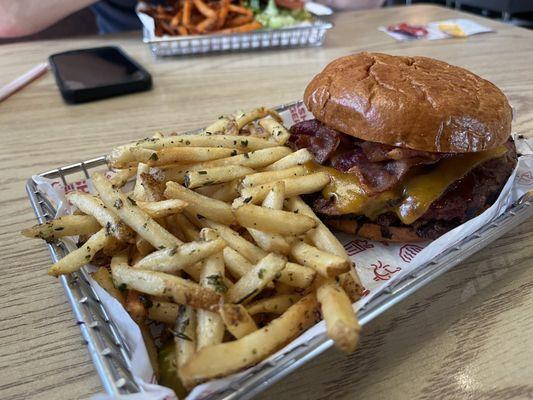 DOUBLE CAROLINA BBQ BURNT ENDS BURGER