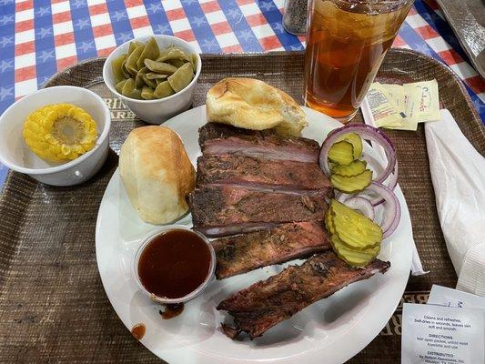 Ribs with green beans and corn