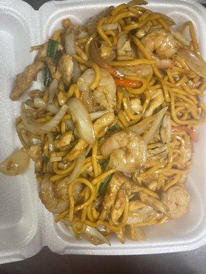 Shrimp and chicken lomein