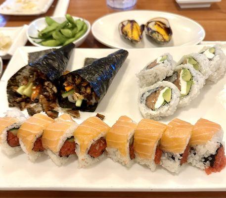 Gold Dragon, Philadelphia, Salmon Skin hand rolls & baked mussels