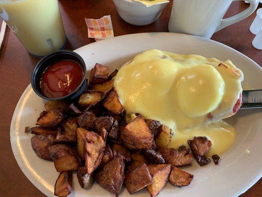 Eggs Benedict with home fries