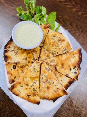 Qeema Naan
Available with Chicken or Beef