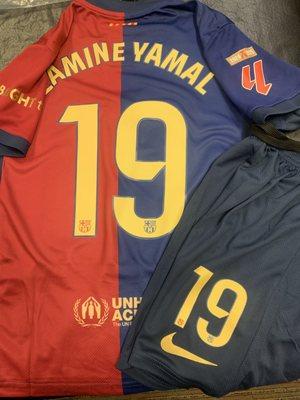 BARCELONA YOUTH REPLICA KIT WITH LAMINE YAMAL #19 AND SPONSORS