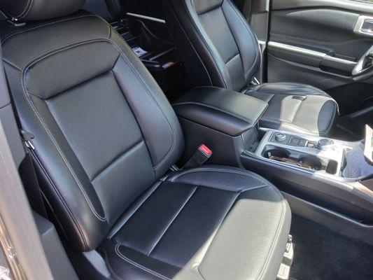 Ford Explorer Leather seats and exterior after a Liberty Detail