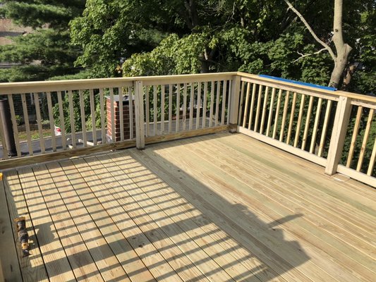 This the deck ready on top of the roof