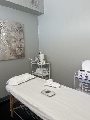 Waxing room, so clean and calming!