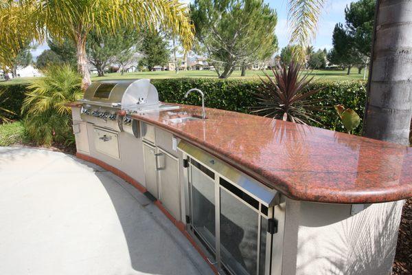 Quartz Outdoor Kitchen and Grill