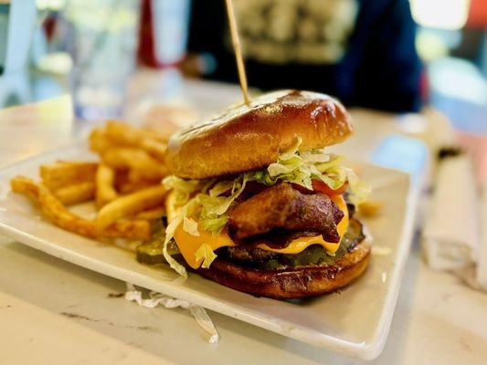 Bacon cheeseburger with fries