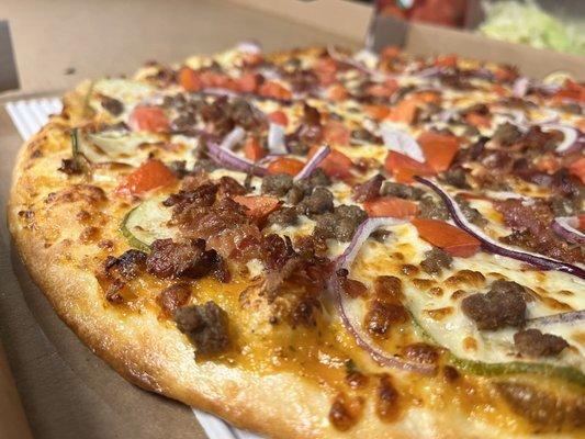 Cheeseburger Deluxe Pizza