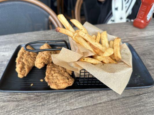 Riley chicken tenders & fries