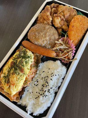 "Hamburg" bento with omurice