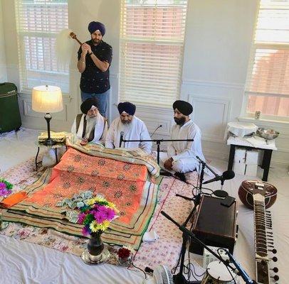 Bhai Jagjit Singh performing Akhandpaath Sahib Bhog ceremony in Mountain House, CA.  September, 2019.