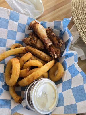 Smoked Chicken wings w/onion rings(ranch/bbq dipping sauce)