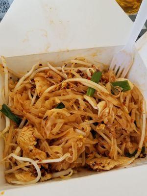 Chicken pad thai @ esan food cart