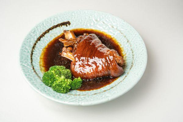 Braised pork Hock w/brown Sauce